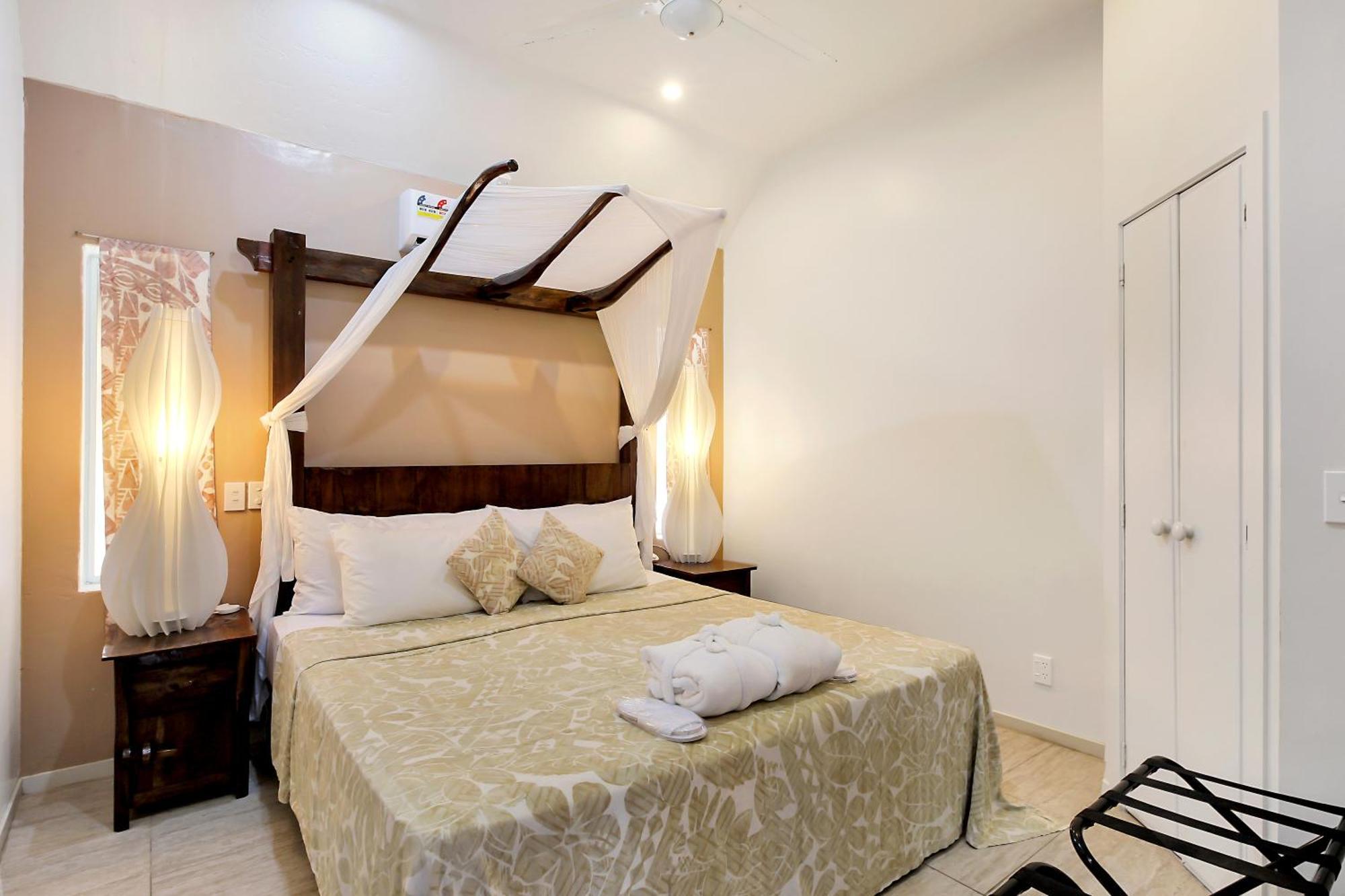 Crown Beach Resort & Spa (Adults Only) Rarotonga Exterior foto